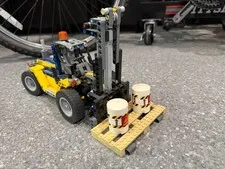 LEGO TECHNIC Heavy Duty Forklift 42079 with no manual