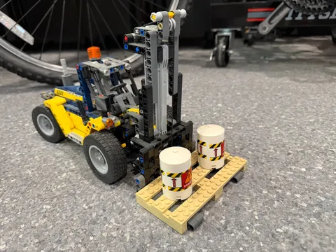 LEGO TECHNIC Heavy Duty Forklift 42079 with no manual