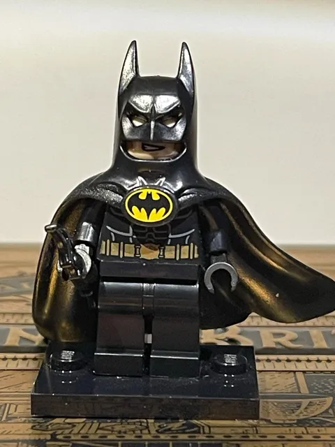 LEGO Batman - One Piece Cowl and Cape with Simple Bat Logo (1992)