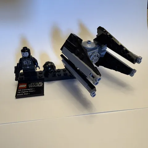 LEGO Star Wars TIE Interceptor (9676) Micro Build & TIE Pilot - Sans Death Star