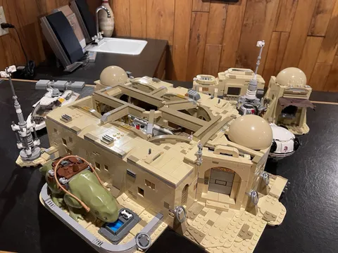 LEGO Star Wars Mos Eisley Cantina Master Builder Series 98% complete