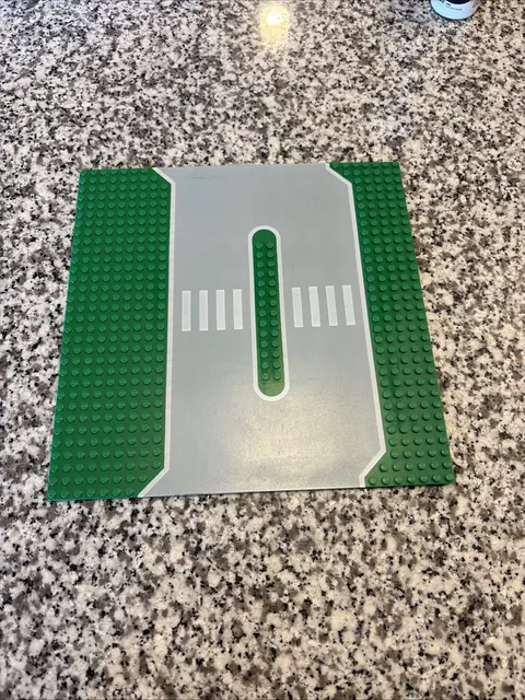 Lego Base plate Road 32 x 32 Service Station with Light Gray Surface (2364px1)