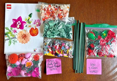 (2) Sets LEGO Botanical: Pretty Pink Flower Bouquet 10342 + Two Roses 40460