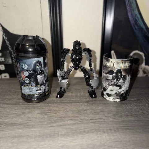 LEGO BIONICLE Toa Whenua 8603 With Canister