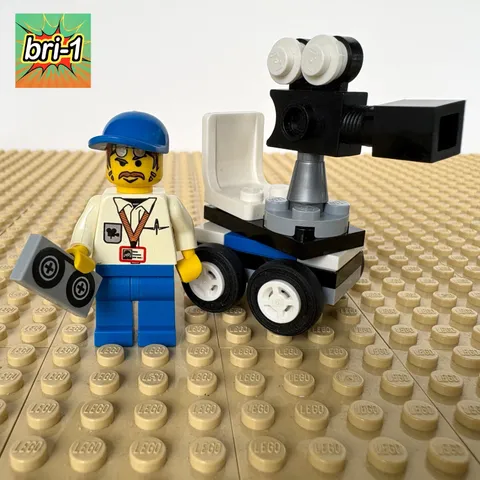 LEGO Studios: Cameraman + Camera Dolly, FILM, stu001, 1352 EXPLOSION STUDIO 2000