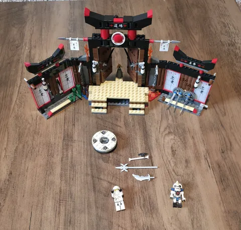 LEGO NINJAGO 2504 Spinjitzu Dojo 2011 Missing Sensai Wu
