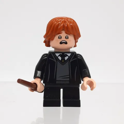 Lego Minifigure Ron Weasley Hogwarts Robe Gray Sweater hp319 Retired 2021