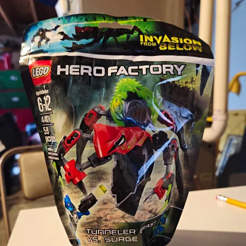 LEGO HERO Factory 44024 Tunneler Beast vs Surge 59pc Polybag Resealable 2014