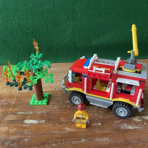 LEGO CITY 4X4 Fire Truck 4208 Firefighter Figure 2012
