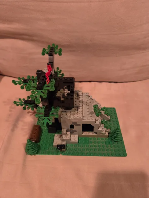 Lego 6066 Camouflaged Outpost, 1987
