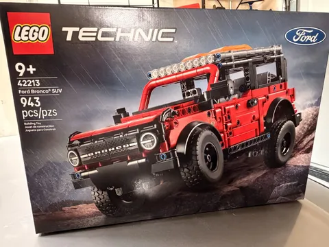 NEW - Lego Technic Ford Bronco - Kit# 42213 - 943 pcs