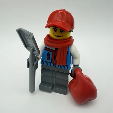 LEGO CUSTOM MINIFIG -  Winter Woman w/ shovel, scarf, red hat & red bag - 1pc