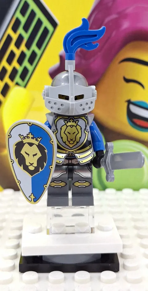 LEGO Castle - King's Knight Armor with Lion Head with Crown, Helmet
