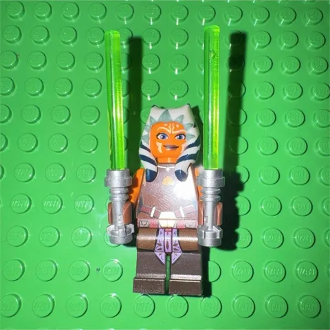 LEGO Star Wars - Ahsoka Tano (Padawan) Minifigure (sw0452) with two light sabers