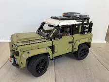 LEGO TECHNIC: Land Rover Defender (42110)