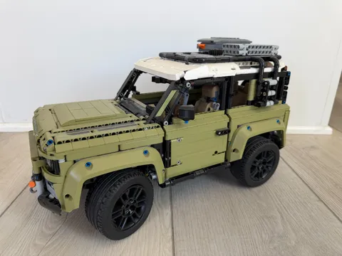 LEGO TECHNIC: Land Rover Defender (42110)
