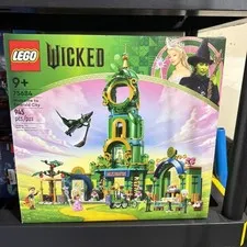 LEGO Wicked Welcome to Emerald City 75684 Complete Set 945 Pieces 9+
