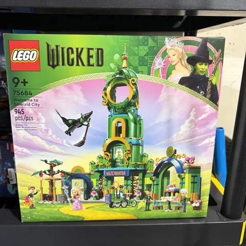 LEGO Wicked Welcome to Emerald City 75684 Complete Set 945 Pieces 9+