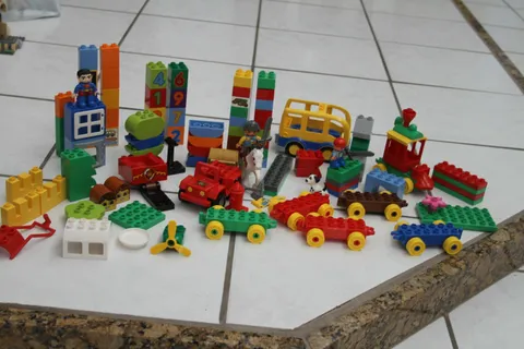 Lego DUPLO Huge 100+ Piece Mixed Toy Lot , Superman, Knights & Horse, Cars,Bus +