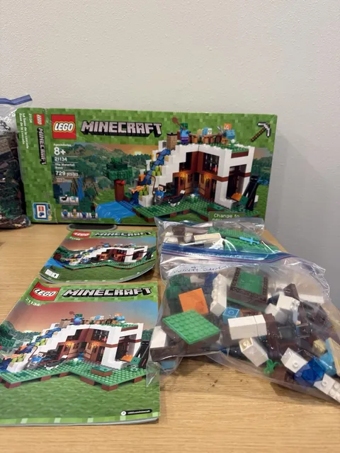 LEGO Minecraft The Waterfall Base 21134 Nearly Complete w/ Instructions