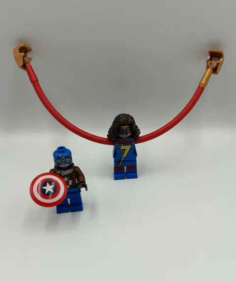 LEGO Marvel Pilot Captain America + Shield W Ms Marvel MARVEL Super Heroes 76076