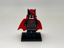 LEGO Super Heroes: Batman II: Batwoman - Red Cape Minifigure (76122/11 / sh0522)