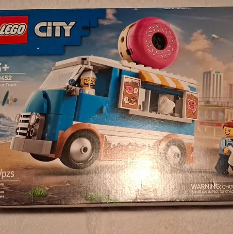 LEGO City 60452 Donut Truck Complete Set 196 Pieces Age 5+ (Box)