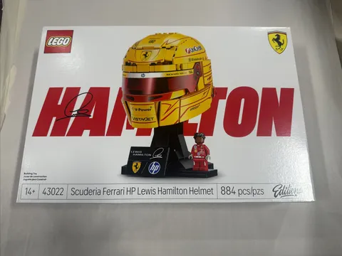 Genuine Scuderia Ferrari HP LEWIS HAMILTON Helmet Building Set (43022) BRAND NEW