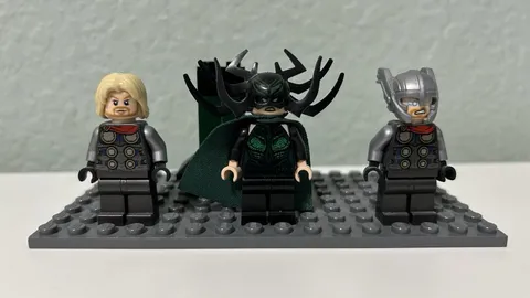 LEGO Super Hero Marvel Minifigure Lot of 3 (Thor, Hela) w/ stand