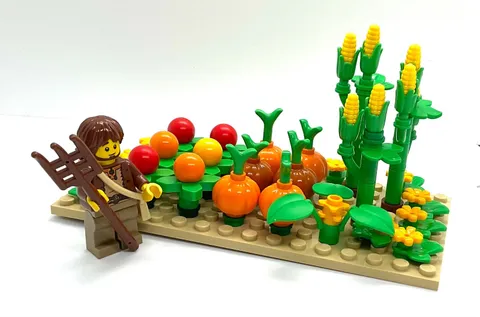 Lego Farmer Minifigure w/ Deluxe Vegetable Farm - Castle - Medieval - Wild West