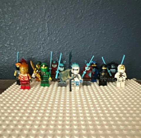 LEGO Minifigures Lot of 8 Assorted Figures w/ Blue Sword Weapons