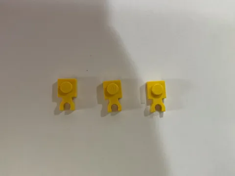 1xLEGO lot 4085b Modified Plate 1 x 1 Vertical Clip THIN OldYellow Vintage