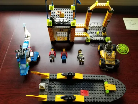 4610 LEGO Jack Stone Aqua Res-Q Super Station Boat Not Complete with Helicopter