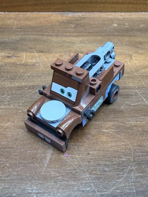 Tow Mater Truck LEGO Disney Pixar Cars 2 Minifigure from set 8487 Rare