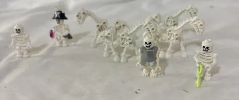 Lego Skeleton & Skeletal Horses Lot Of 8 Glow In The Dark  Minifigures Pirate