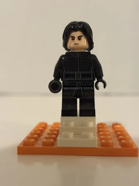 LEGO Star Wars Kylo Ren Minifigure sw0885 Without Cape - Sets 75196 75216