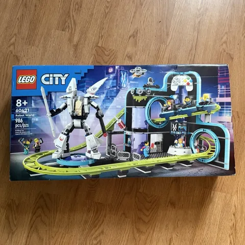 LEGO City 60421 Robot World Roller-Coaster Park(DAMAGED BOX) see pictures.
