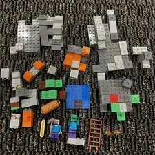 LEGO Minecraft Misc Bricks with 2 Mini Figures