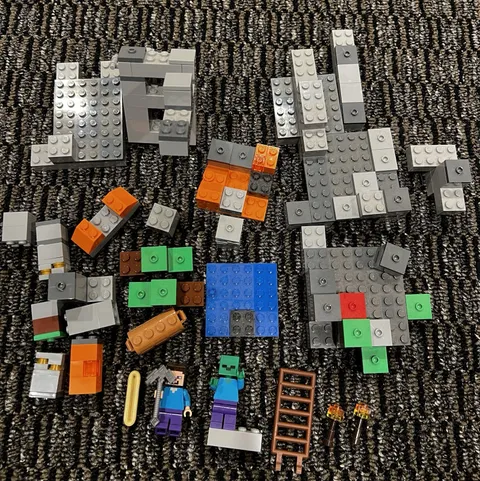 LEGO Minecraft Misc Bricks with 2 Mini Figures