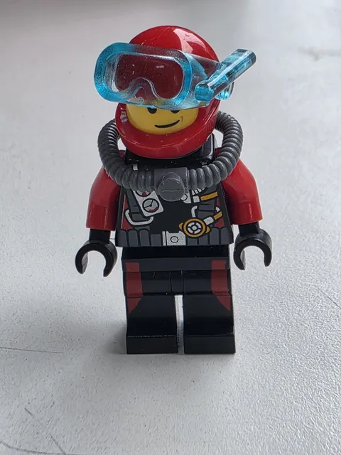 M239D Lego Fun at the Beach Minifigure Scuba Diver
