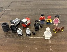 LEGO Speed Racer Minifigure Lot of 7 with Accessories (Tool, Hats, & Helmets)