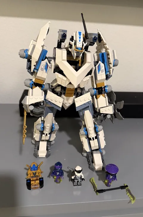 LEGO NINJAGO Legacy Lloyd's Titan Mech 70676 Complete Set, 876 pcs