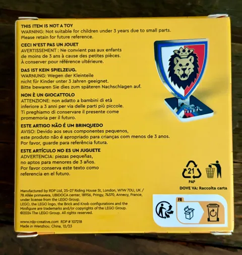 LEGO Castle Lion Knights Shield Magnet New Sealed 5008909 GWP w/ Display Stand