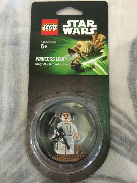 LEGO STAR WARS Princess Leia Magnet Minifigure New