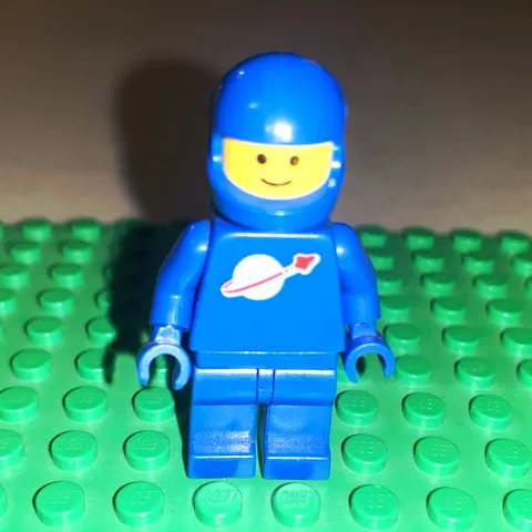 LEGO Classic Space Blue Spaceman Minifigure w/ Helmet & Airtanks Backpack SP004