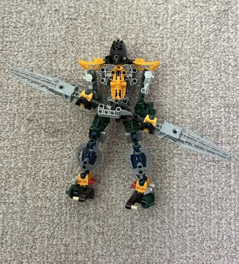 Lego Bionicle: Umbra 8625 - Nearly Complete, Missing Pieces, ASIS Great Conditon