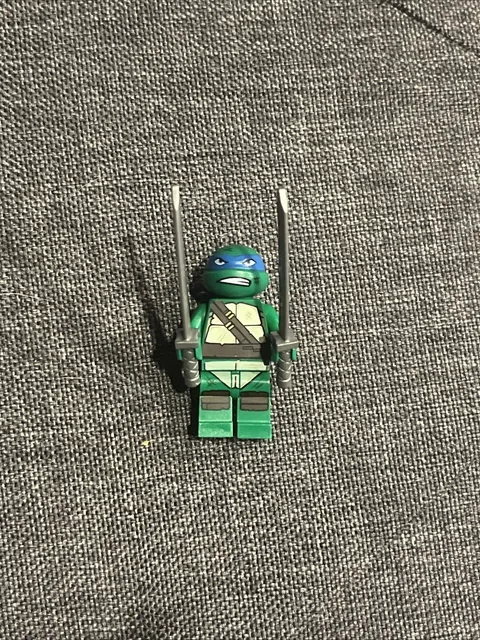 LEGO Teenage Mutant Ninja Turtles Leonardo Minifigure Green Blue Mask w/swords