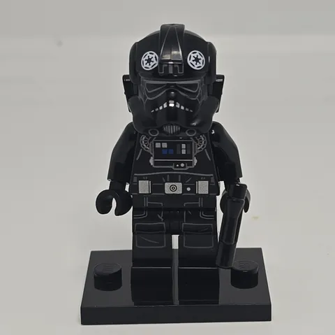 LEGO Star Wars: TIE-Fighter Pilot Female Tan Head New Condition 