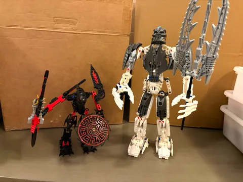 LEGO BIONICLE 8699 Takanuva AND 8978 Skrall both 100% complete