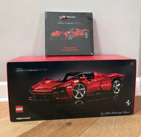 LEGO Technics - Ferrari Daytona SP3 (42143) + Collector’s Book Both NEW Sealed